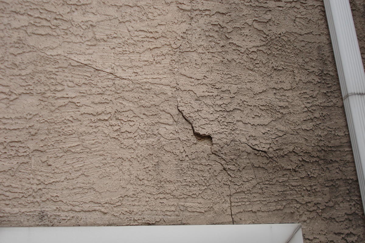 Stucco cracks, when to worry?