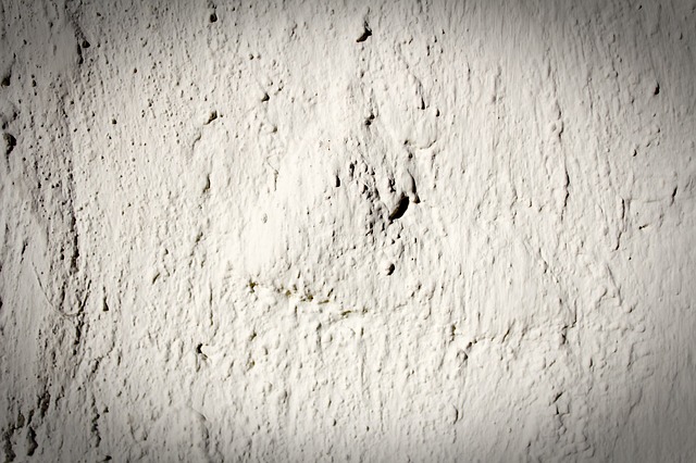 how to identify synthetic stucco